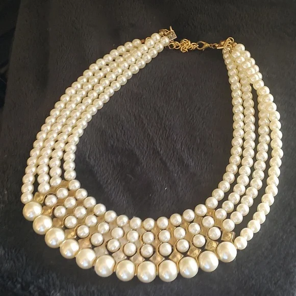 Pearl Faux Necklace - Picture 2 of 5